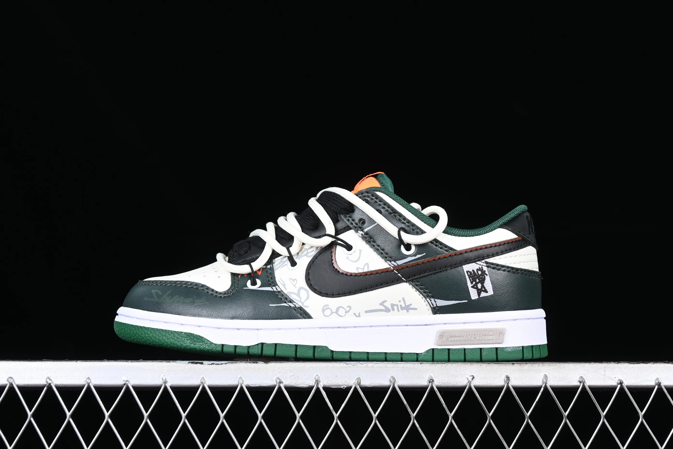 All Categories Nk SB Dunk Series Nk SB Dunk Low Low-top Sneakers Nk Dunk Low Panda Prank Slide Track Crack Skater SB Strap Low-top Casual Sneakers DD1391-300